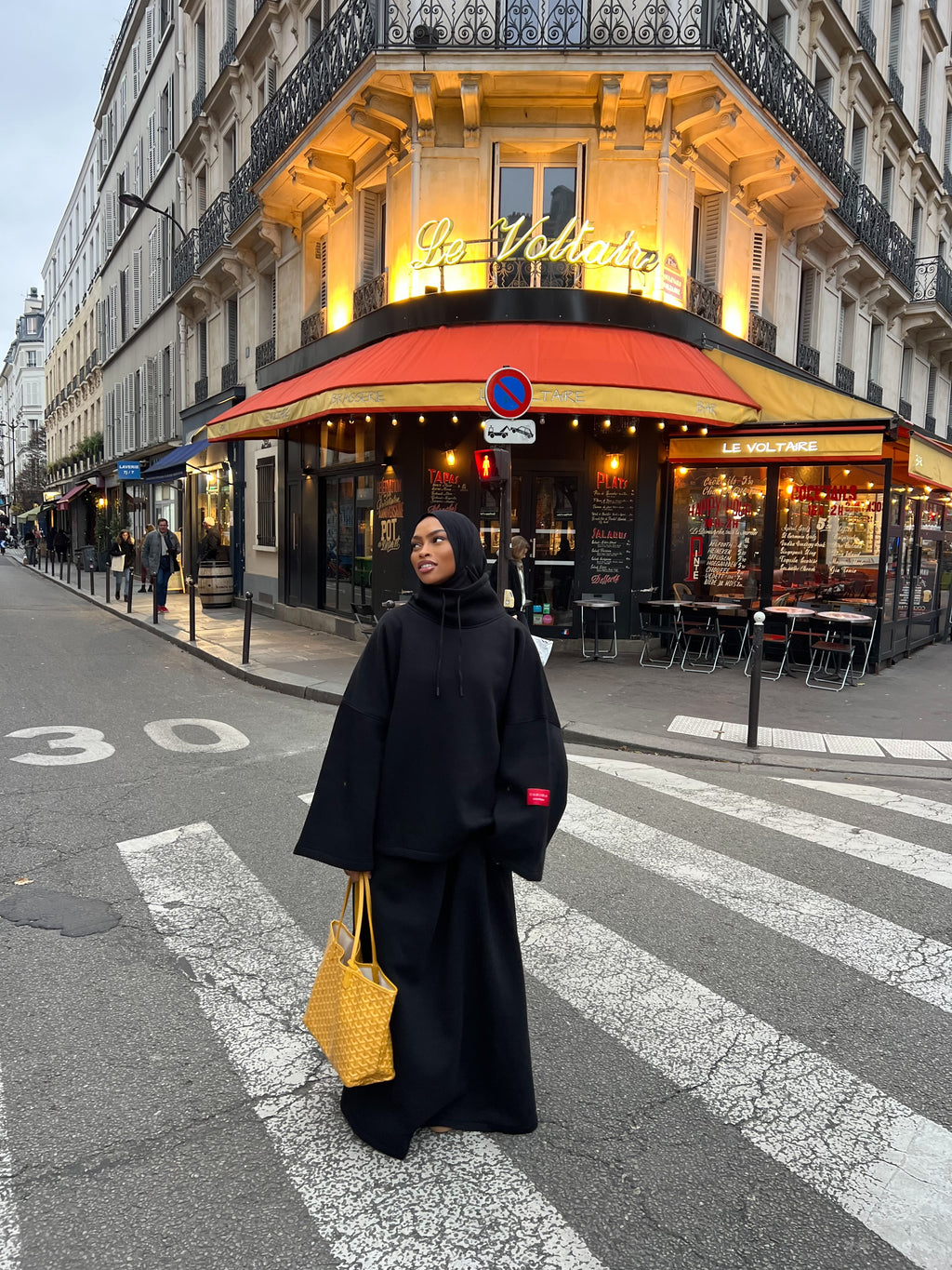 Ayna Black Set {In transit ✈️ Shipping within 8 business days} IT