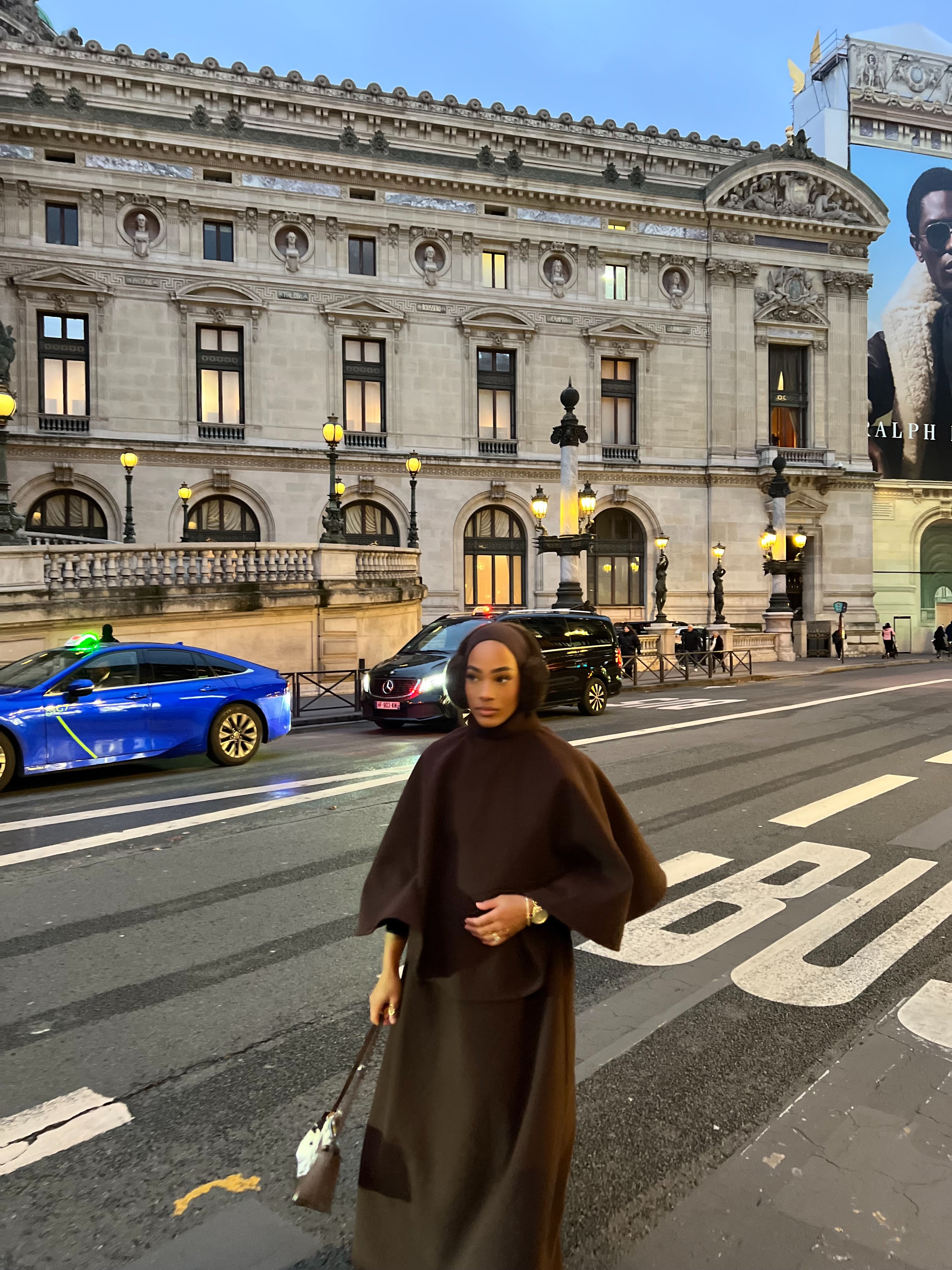 Cache oreilles marron