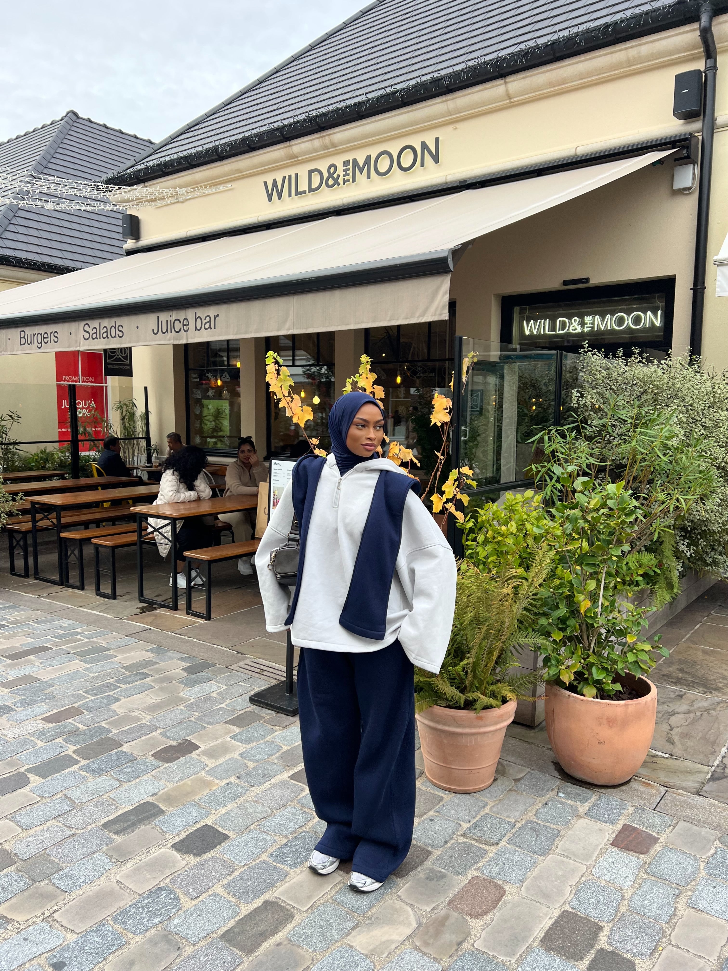 Set Aura Fit Bleu nuit ( Pantalon et écharpe-capuche )