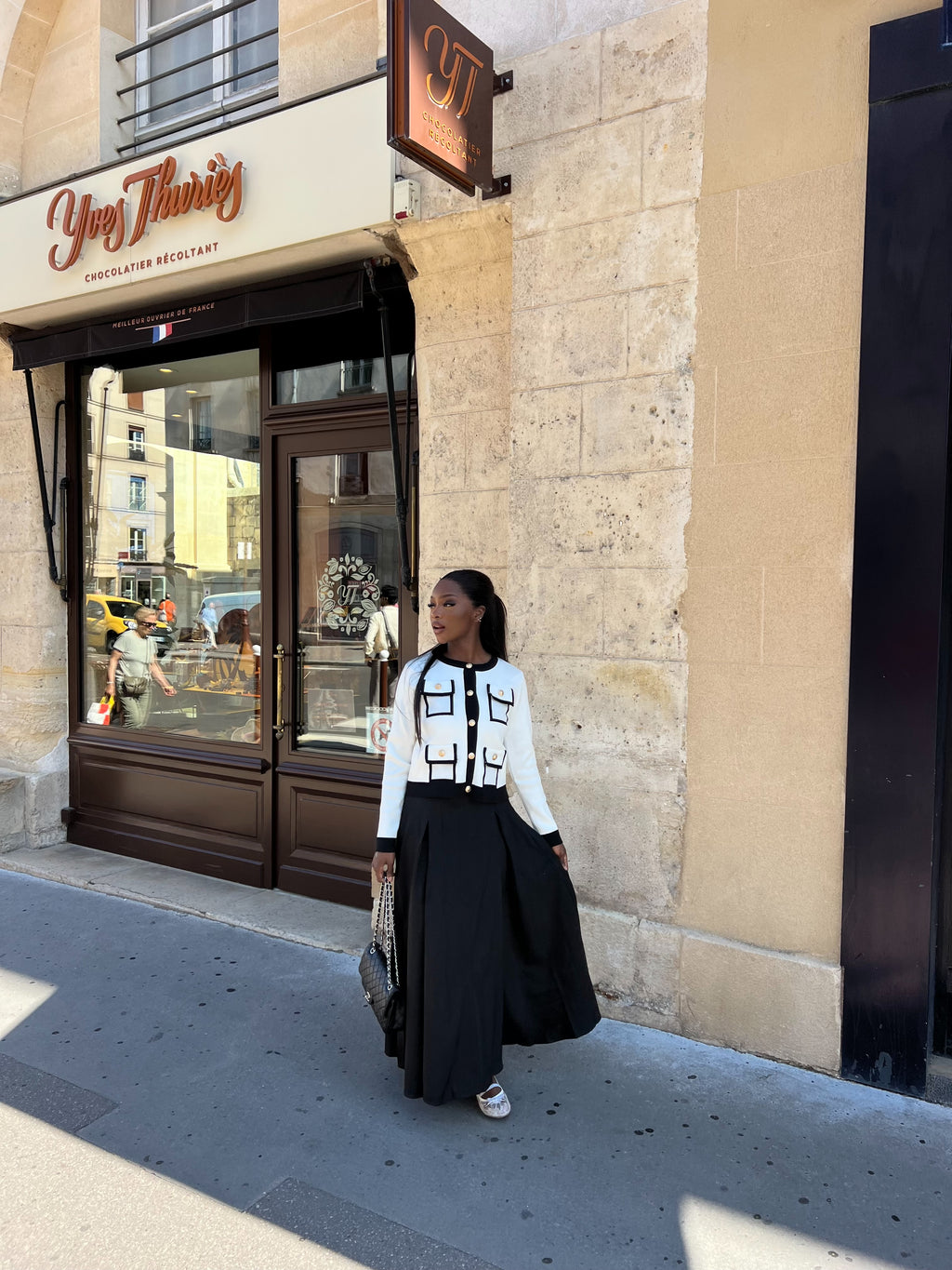 chemisier iris  Blanc ( Taille standard et taille unique jusqu’à 40 )