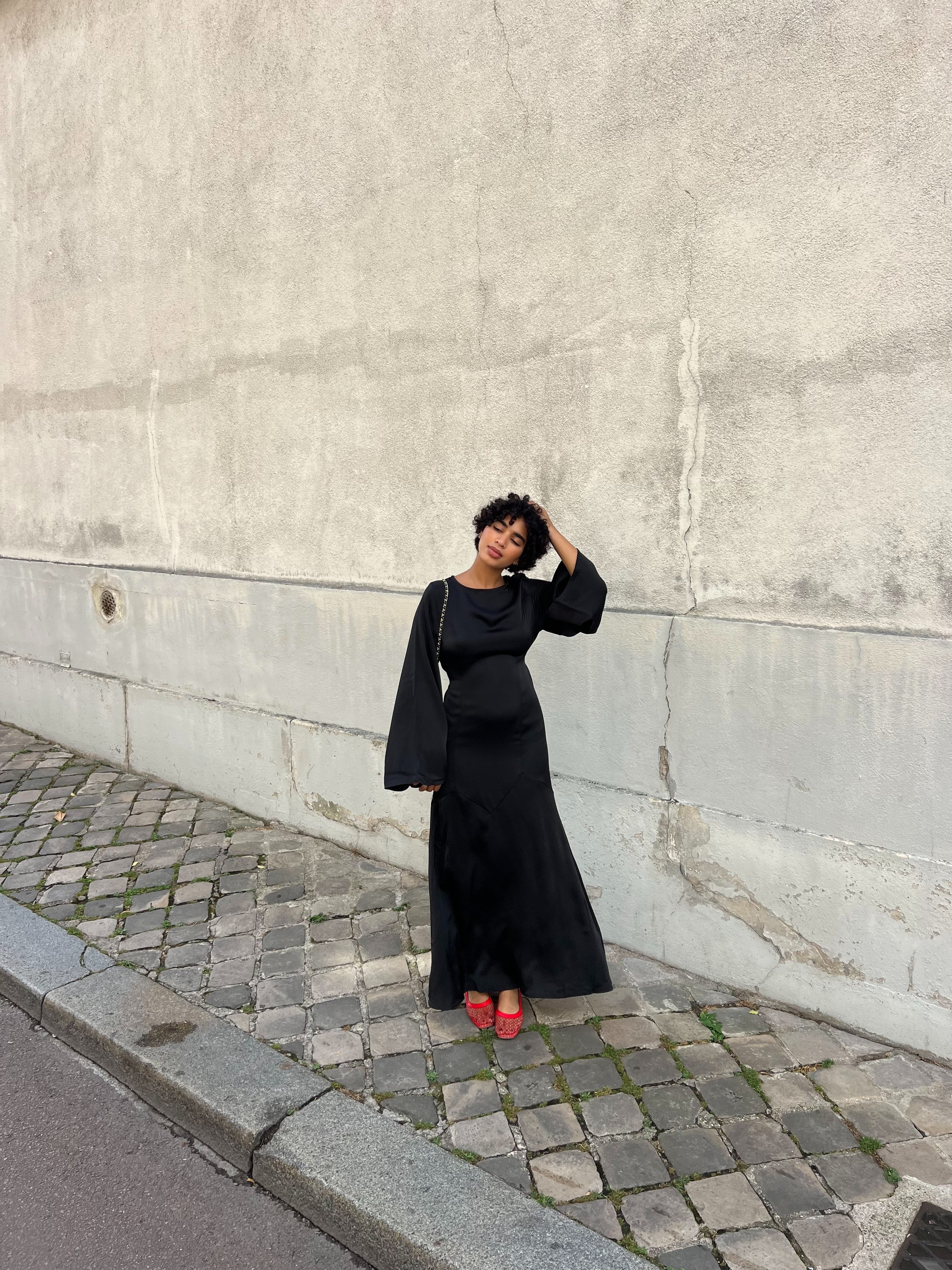 Robe ceintré marina  noir ( taille standard )