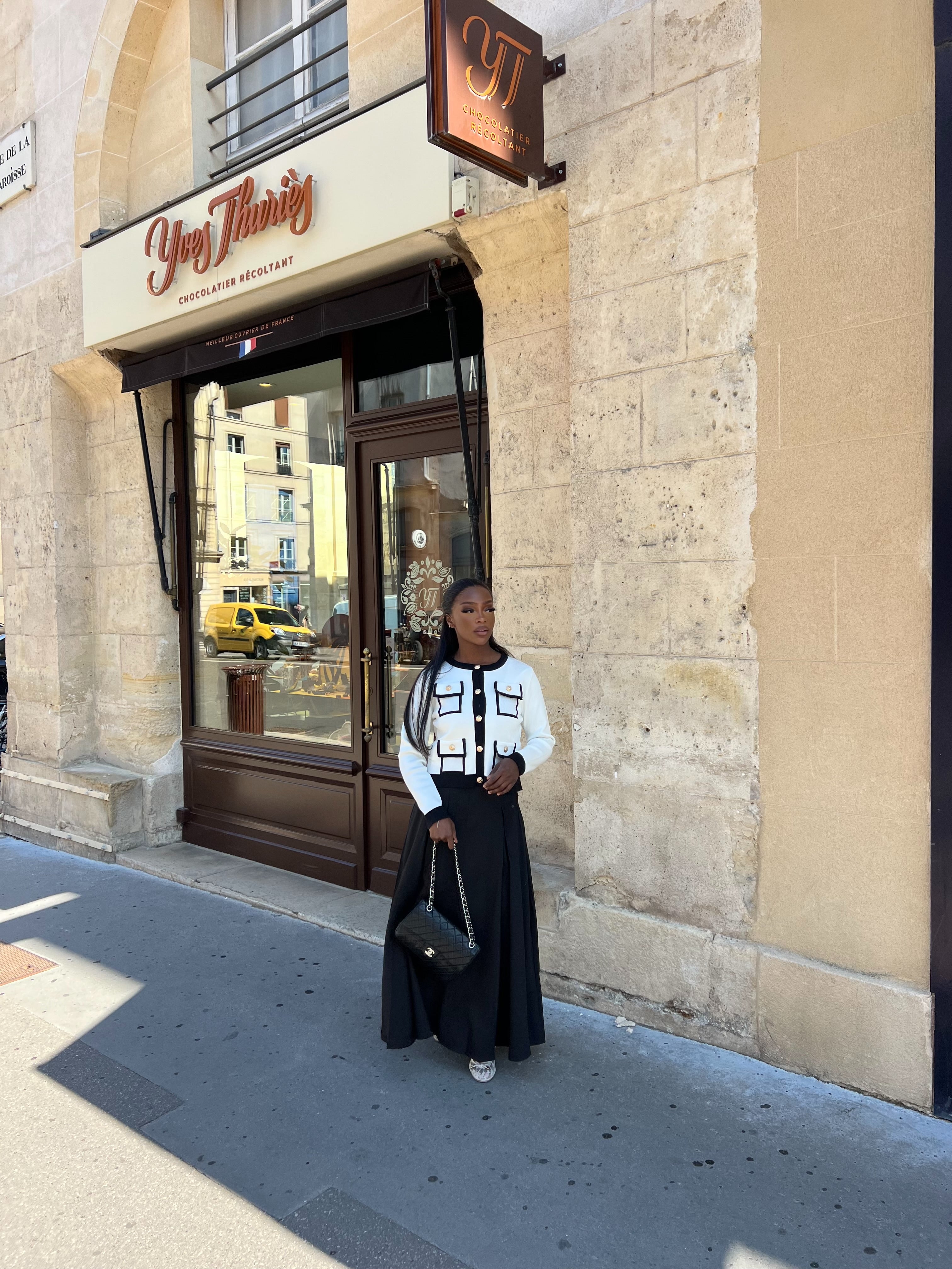 chemisier iris  Blanc ( Taille standard et taille unique jusqu’à 40 )