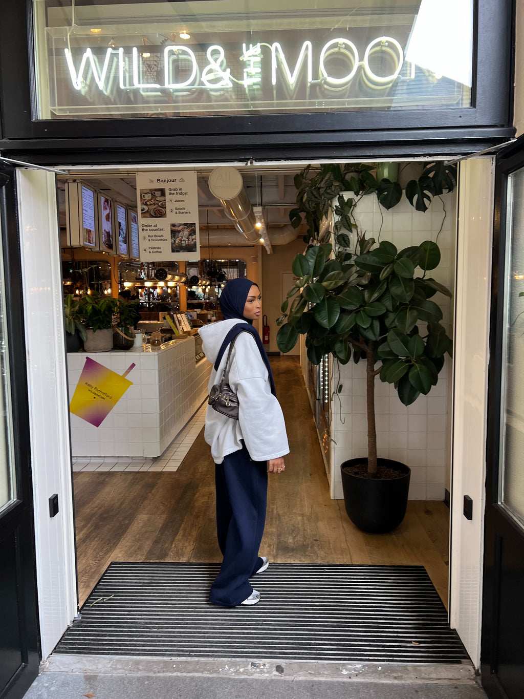 Set Aura Fit Bleu nuit ( Pantalon et écharpe-capuche )