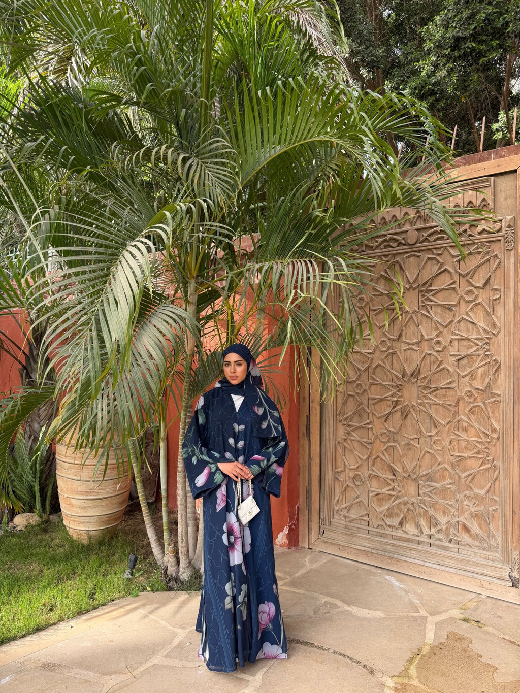 Abaya Garden Bleu (Motif fleurs) - TAHIRA