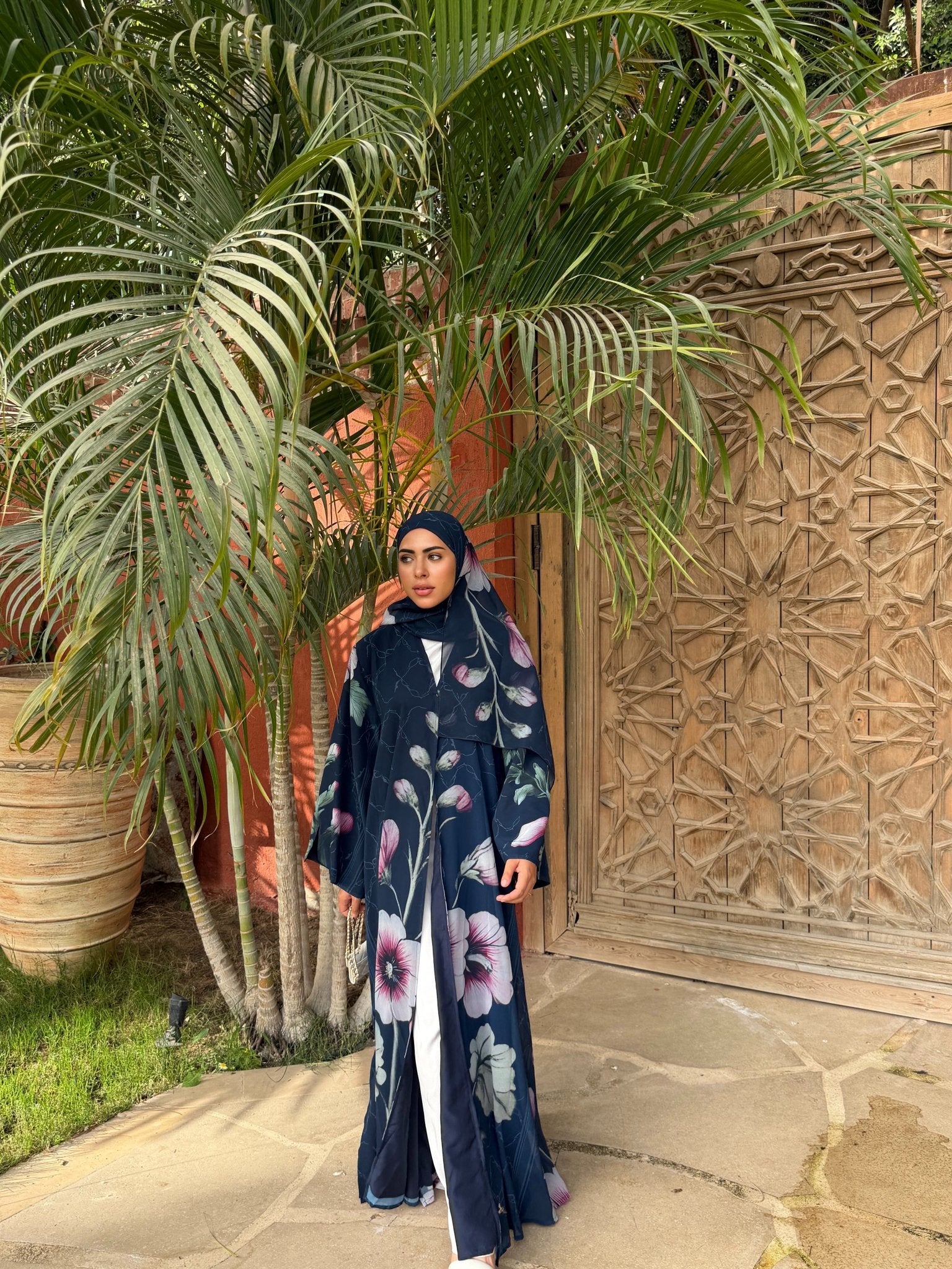 Abaya Garden Bleu (Motif fleurs) - TAHIRA