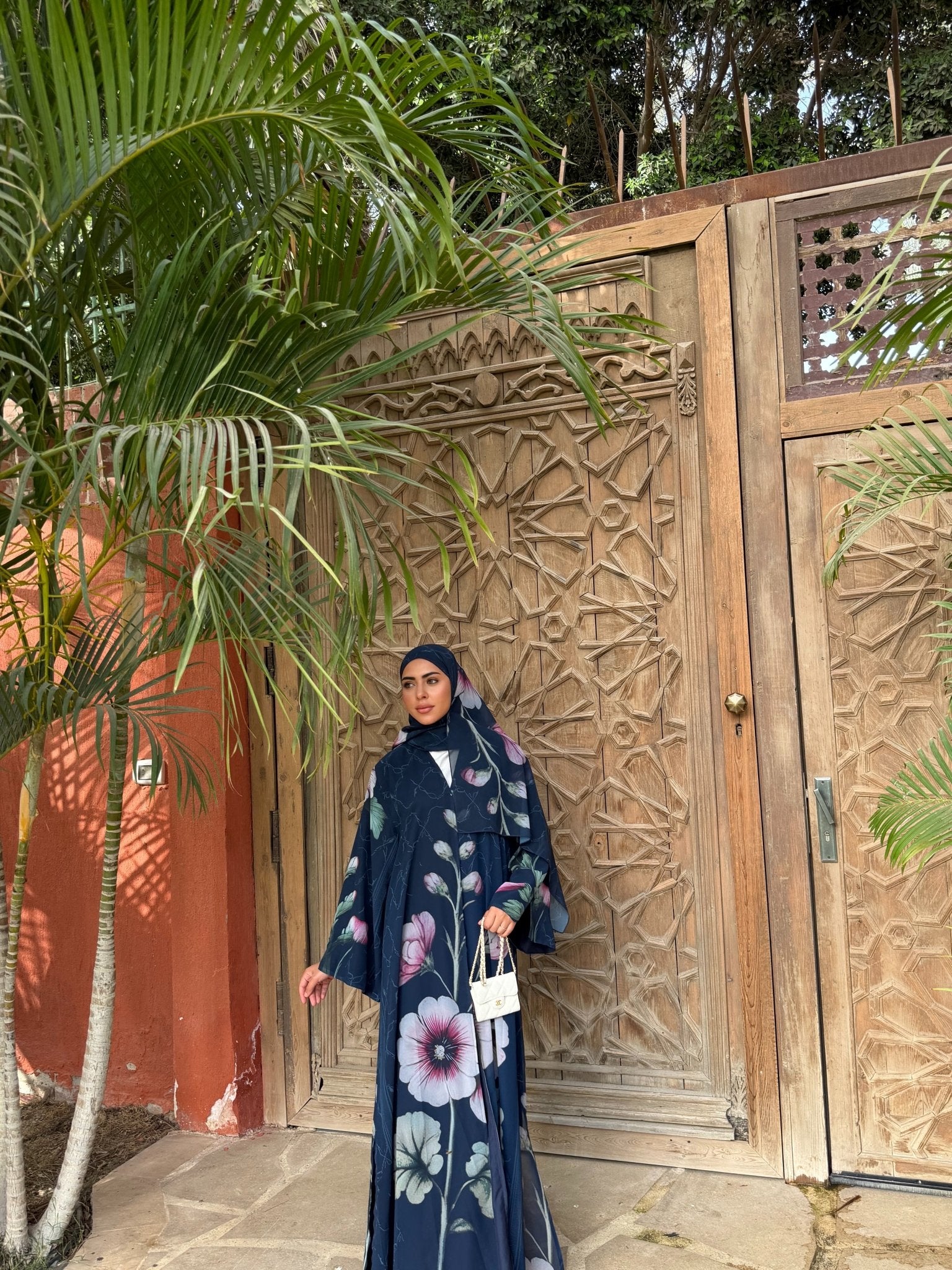 Abaya Garden Bleu (Motif fleurs) - TAHIRA