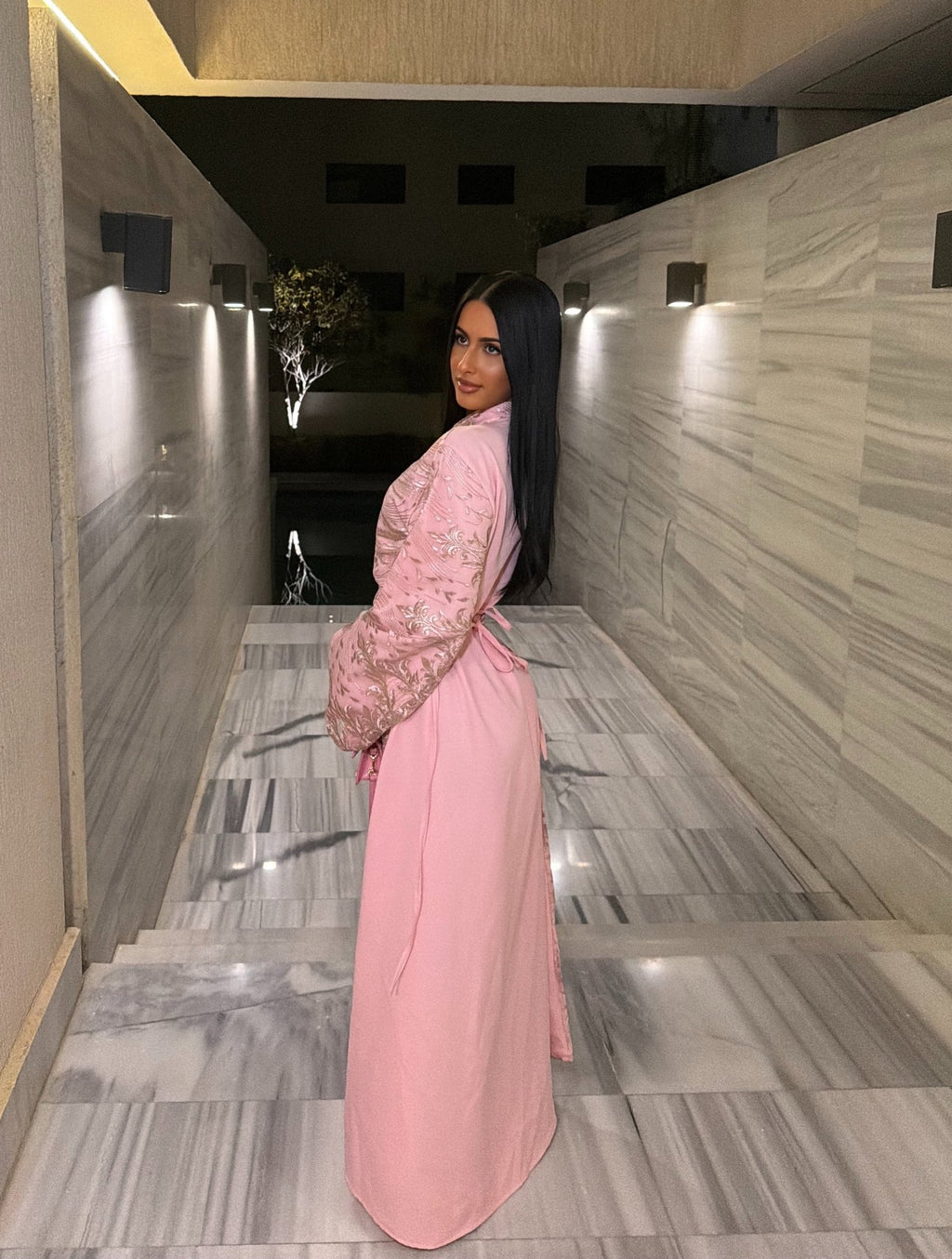 Abaya Kyu New Brodé Rose - TAHIRA