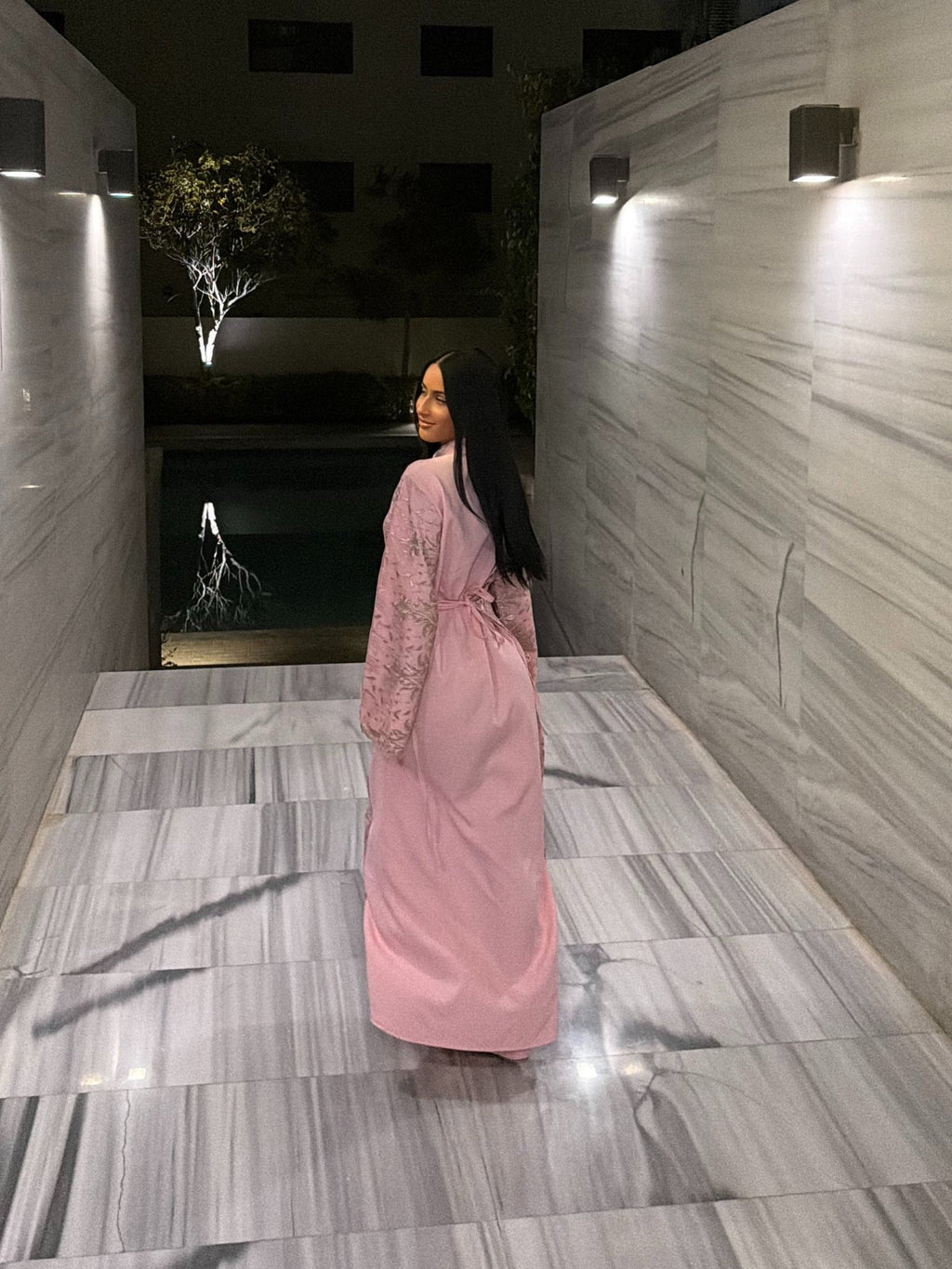Abaya Kyu New Brodé Rose - TAHIRA
