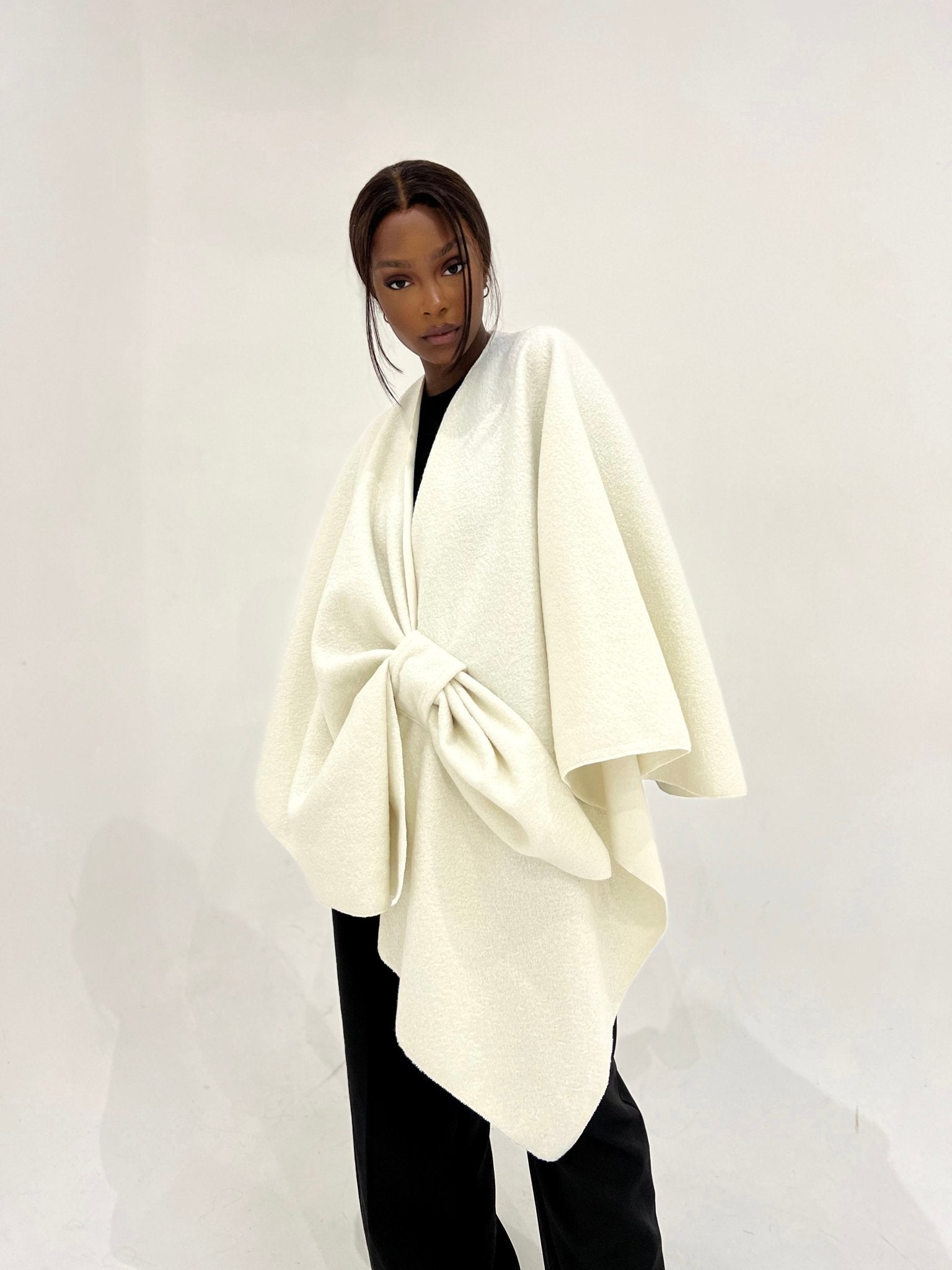 Poncho Mariya Blanc - TAHIRA